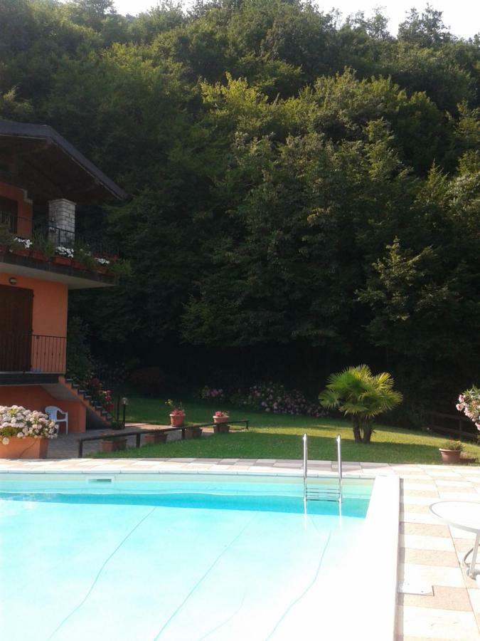 Relax vista lago Villanuova sul clisi Exterior foto